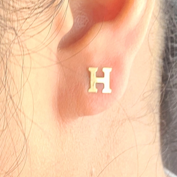 Letter earrings - Picture 7 of 7